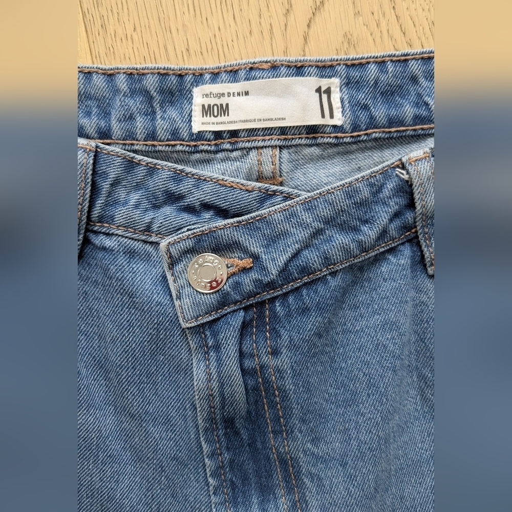 Refuge Denim Sz 11 Loose Tapered High Waist Crossover Jeans - midwash blue jeans - Picture 6 of 14